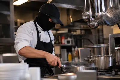 Una testimonianza anonima ci racconta l'altro lato delle cucine