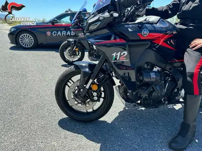 Carabinieri a Paola durante un controllo