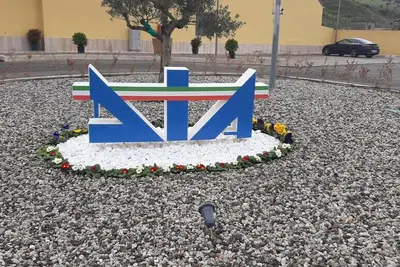 Piazzale con logo della DIA
