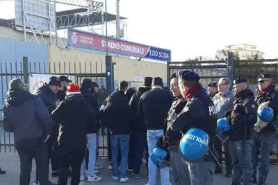 Tifosi all'uscita dello Stadio Comunale Ezio Scida