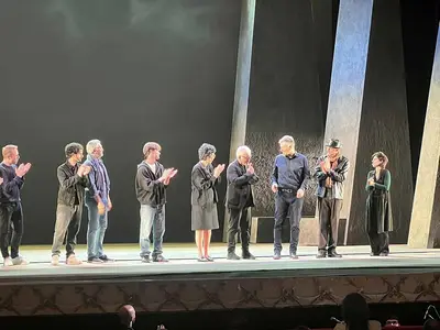 Il momento degli applausi finali