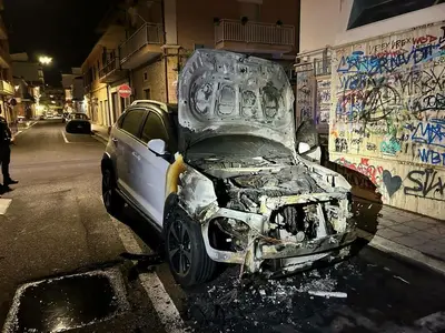 Auto incendiata