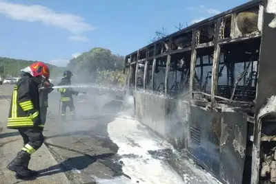 Autobus a fuoco - immagine di repertorio