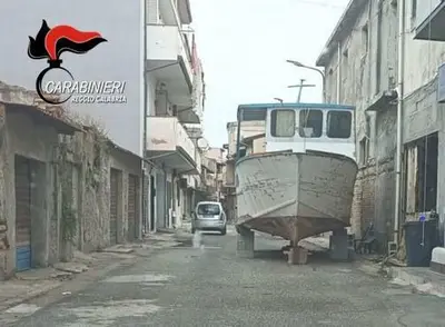 Imbarcazione parcheggiata su pubblica via