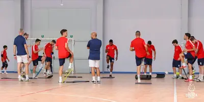 La squadra sul parquet del PalaPirossigeno durante una seduta di allenamento (foto Michele De Marco)
