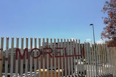 Cancello e scritta ospedale Morelli