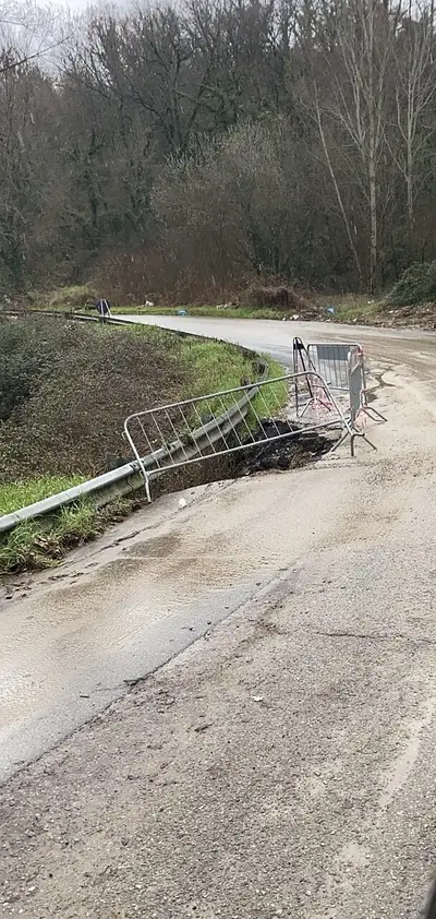 La strada che ha ceduto