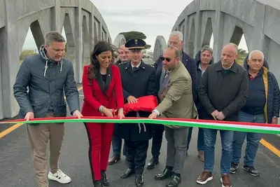 Succurro taglia il nastro d'inaugurazione del viadotto Saraceno