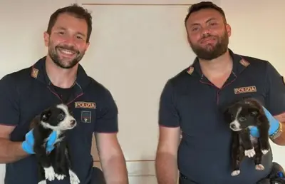 Poliziotti con i cuccioli