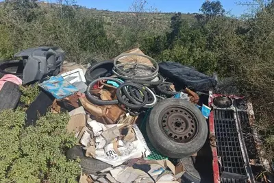 Rifiuti per strada a Caccuri