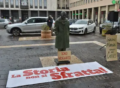 Statua Giacomo Mancini