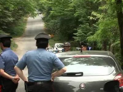 I carabinieri sul luogo dell'omicidio di Salvatore Vallelunga