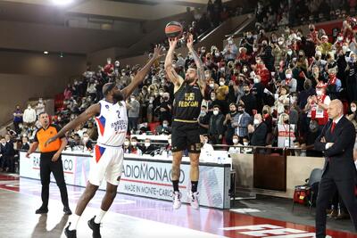 Mike James jumper da 3