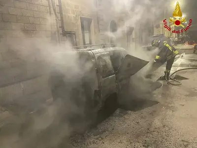 auto incendiata