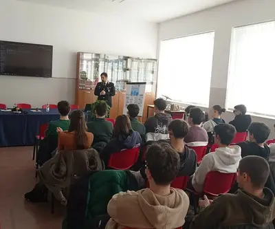 carabiniere in aula a Francavilla Fontana