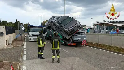 camion e macchina incidente