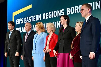 nella foto: la Presidente della Commissione UE Ursula von der Leyen, il Vice Presidente Raffaele Fitto, i Primi Ministri di Estonia, Lettonia, Lituania, Romania