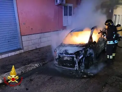 auto incendiata