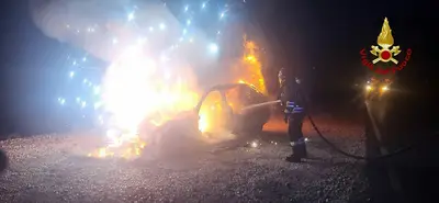 auto incendiata