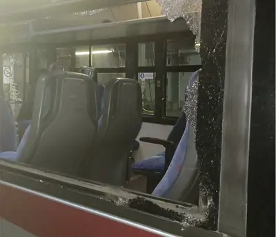 autobus colpito da pietre brindisi