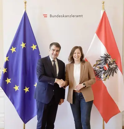 Il Vice Presidente UE Raffaele Fitto ed il Ministro per l'Europa austriaco  Claudia Bauer