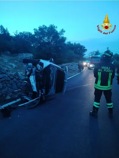auto ribaltata