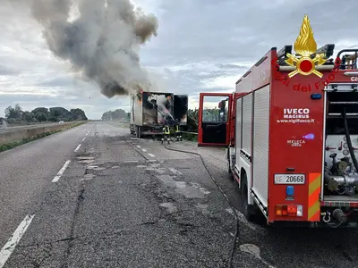 camion in fiamme torchiarolo