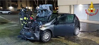 auto incendiata brindisi