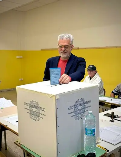 elettore vota