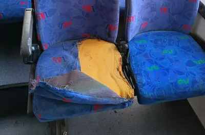 sedili autobus vandalizzati