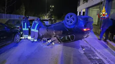 Auto ribaltata
