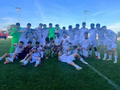 I giovani granata dell'Under 15 in festa dopo il 4-0 al Brescia