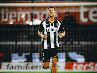 Roosken in azione con l'Heracles - foto dal profilo Instagram del giocatore
