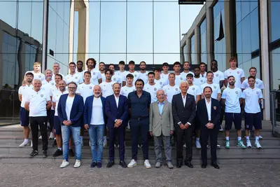 La foto di gruppo davanti alla sede di Immergas