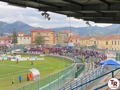 I tifosi granata presenti durante l'ultima sfida sul campo della Carrarese