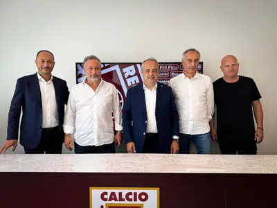 Da sinistra: Carmelo Salerno (presidente Reggiana), Marco Barbieri (Righi Sfoglia Torino), Giammaria Manghi (Capo della Segreteria Politica della Presidenza della Regione Emilia-Romagna), Roberto Zanini (Assessore allo Sport del Comune di Toano) ed E