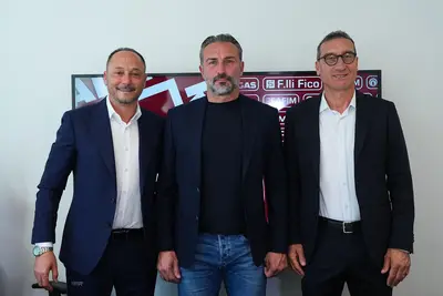 Salerno assieme a mister Dionigi e al ds Pizzimenti