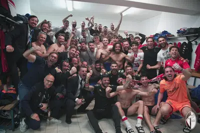 La festa dei biancorossi nello spogliatoio - foto SSC Bari