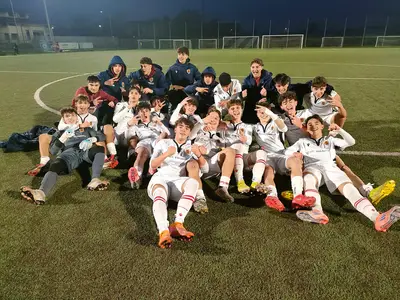 I ragazzi dell'Under 16 in festa dopo la vittoria contro i canarini