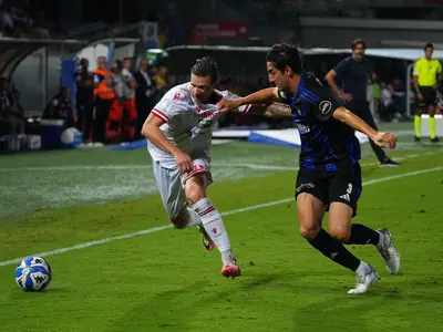 Angori battaglia con Fiamozzi nel match dell'andata - foto AC Reggiana