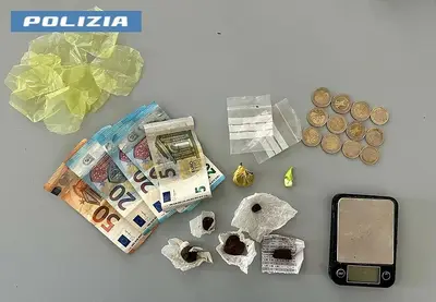 droga e denaro sequestrato
