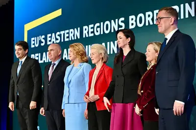 nella foto: la Presidente della Commissione UE Ursula von der Leyen, il Vice Presidente Raffaele Fitto, i Primi Ministri di Estonia, Lettonia, Lituania, Romania