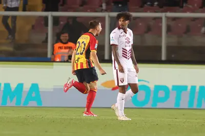 Ylber Ramadani esulta dopo il gol in Lecce Torino