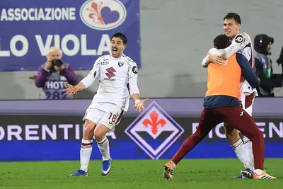 Simeone, esulta al gol di Maripan nel finale di Fiorentina Torino