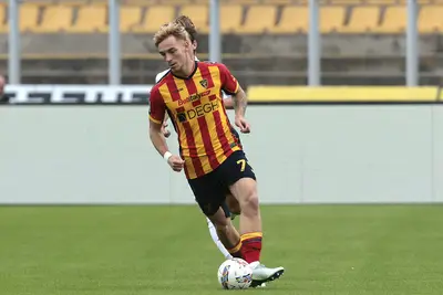 Balthazar Pierret in azione con la maglia del Lecce
