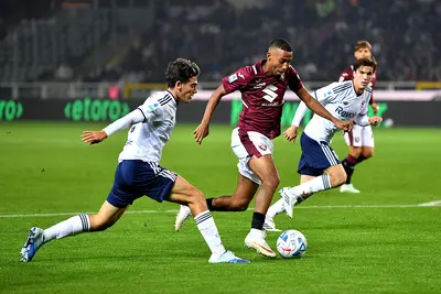 Torino Como, Rafik Belghali contrastato da Alex Valle