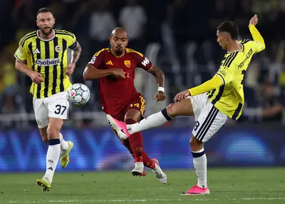 Malen in Fenerbahçe Roma di Champions League