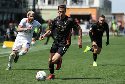 Gaetano Oristanio of Venezia in action during the Serie A match between Venezia and AC Milan at Stadio Pier Luigi Penzo on April 27, 2025 in Venice, Italy.