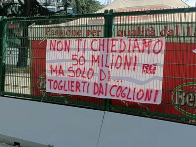 lo striscione contro cairo