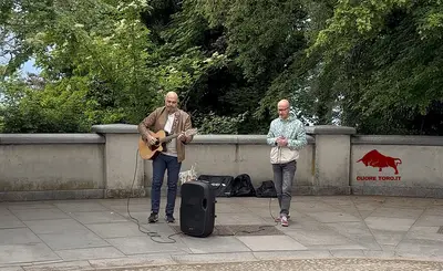 La band dei SensoUnico a Superga